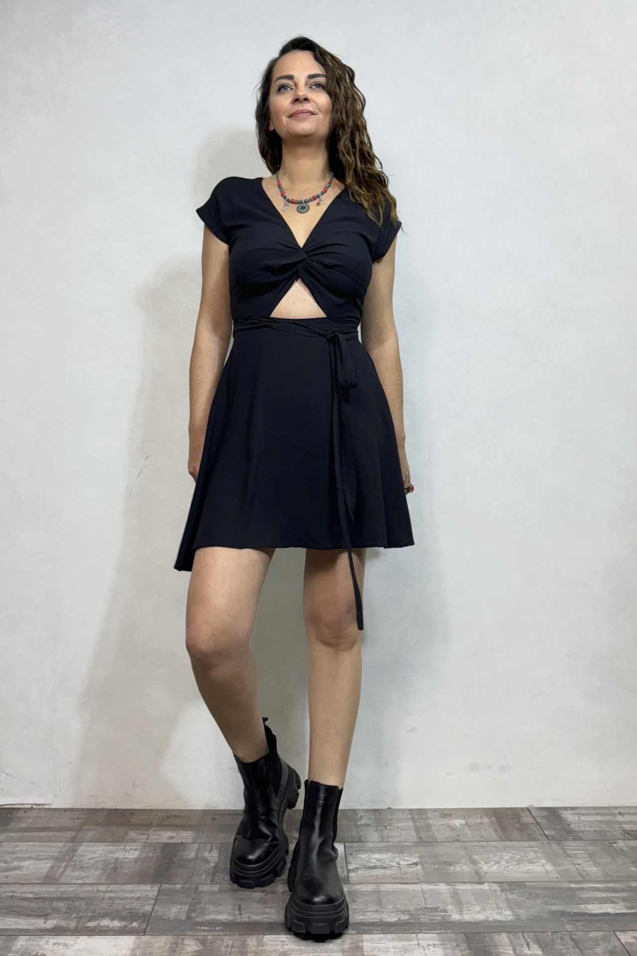 Wispy Pencereli Mini Elbise- Siyah