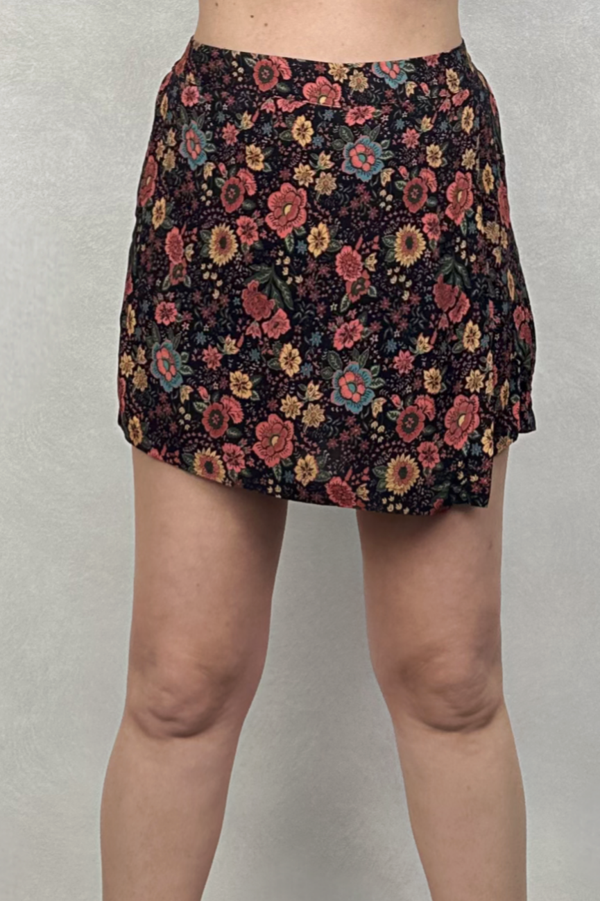 Mayra Mini Şortlu Etek - Siyah Çiçekli