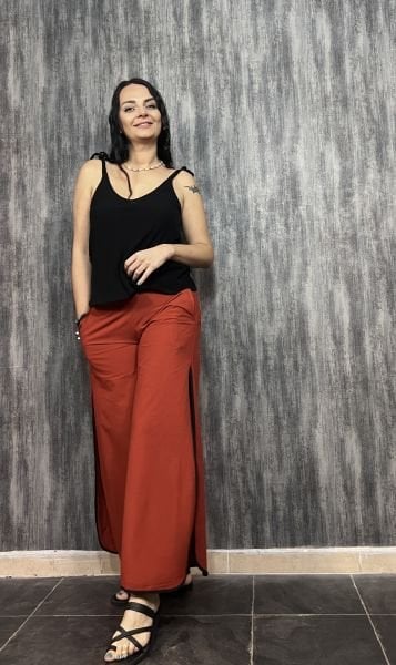 Yırtmaç Detaylı Biyeli Bol Paça Pantolon - Kiremit