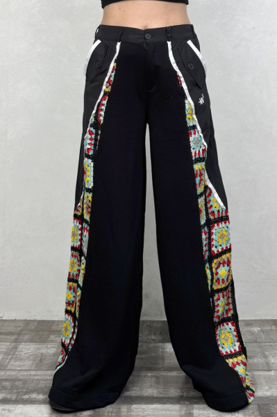 Kroşeta ve Motif Detaylı Pantolon - Siyah